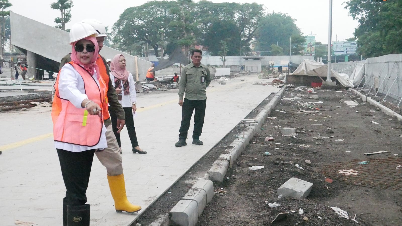 Progres Pengerjaan Revitalisasi Alun-Alun Sidoarjo Kembali Di Sidak Wabup Hj. Mimik Idayana 