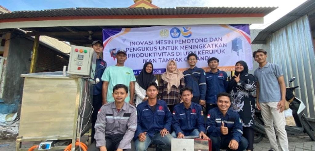 Agar Kerupuk Ikan Sidoarjo Naik Kelas UNESA Hadirkan Mesin Pemotong Dan Pengukus Modern Untuk UKM Tambak Cemandi