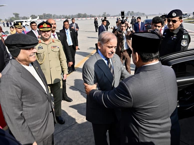 Presiden Prabowo Dijemput Langsung Presiden Dan Perdana Menteri Pakistan Di Bandara Islamabad