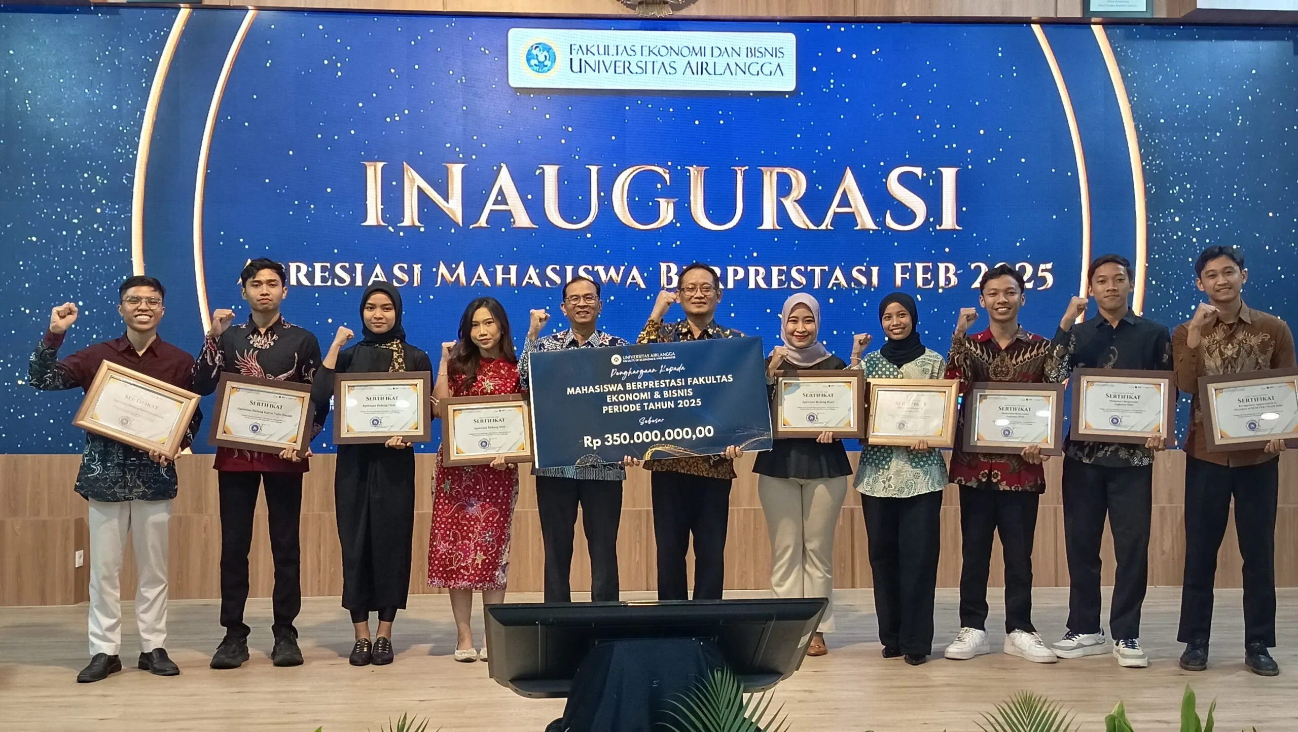FEB UNAIR Gelar “Economic Outlook & Achievement Award,” Apresiasi 241 Mahasiswa Berprestasi Internasional dan Nasional
