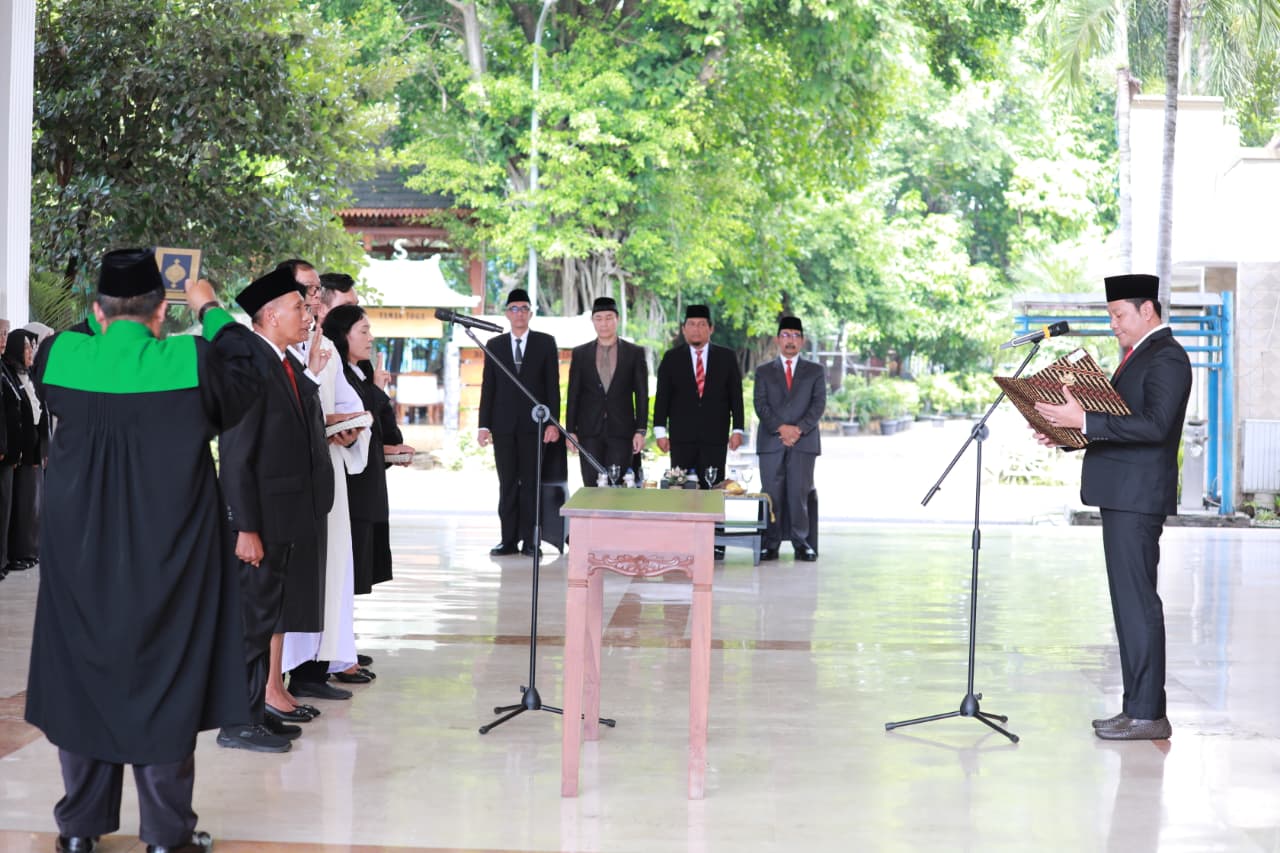 Tekankan Integritas Dan Percepatan Pembangunan Bupati Sidoarjo H. Subandi Lantik 260 Pejabat