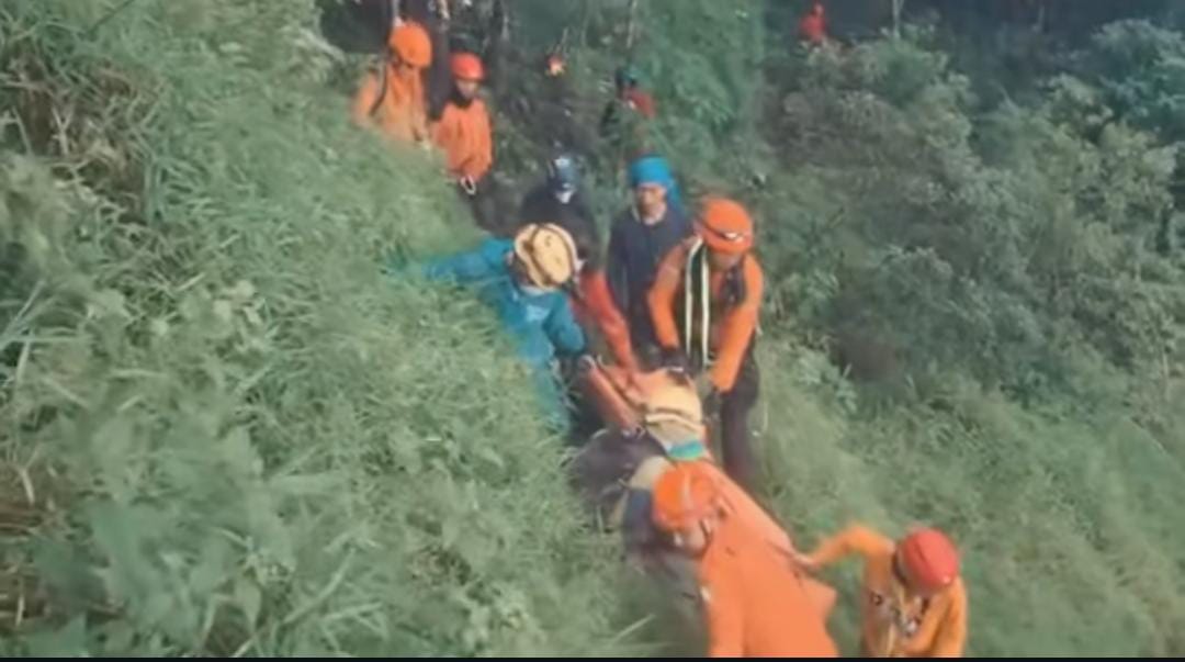 Black Box Pesawat Berupa FDR Dan CVR Dari Badan Pesawat Yang Mengalami Kecelakaan Berhasil Ditemukan Tim SAR Gabungan