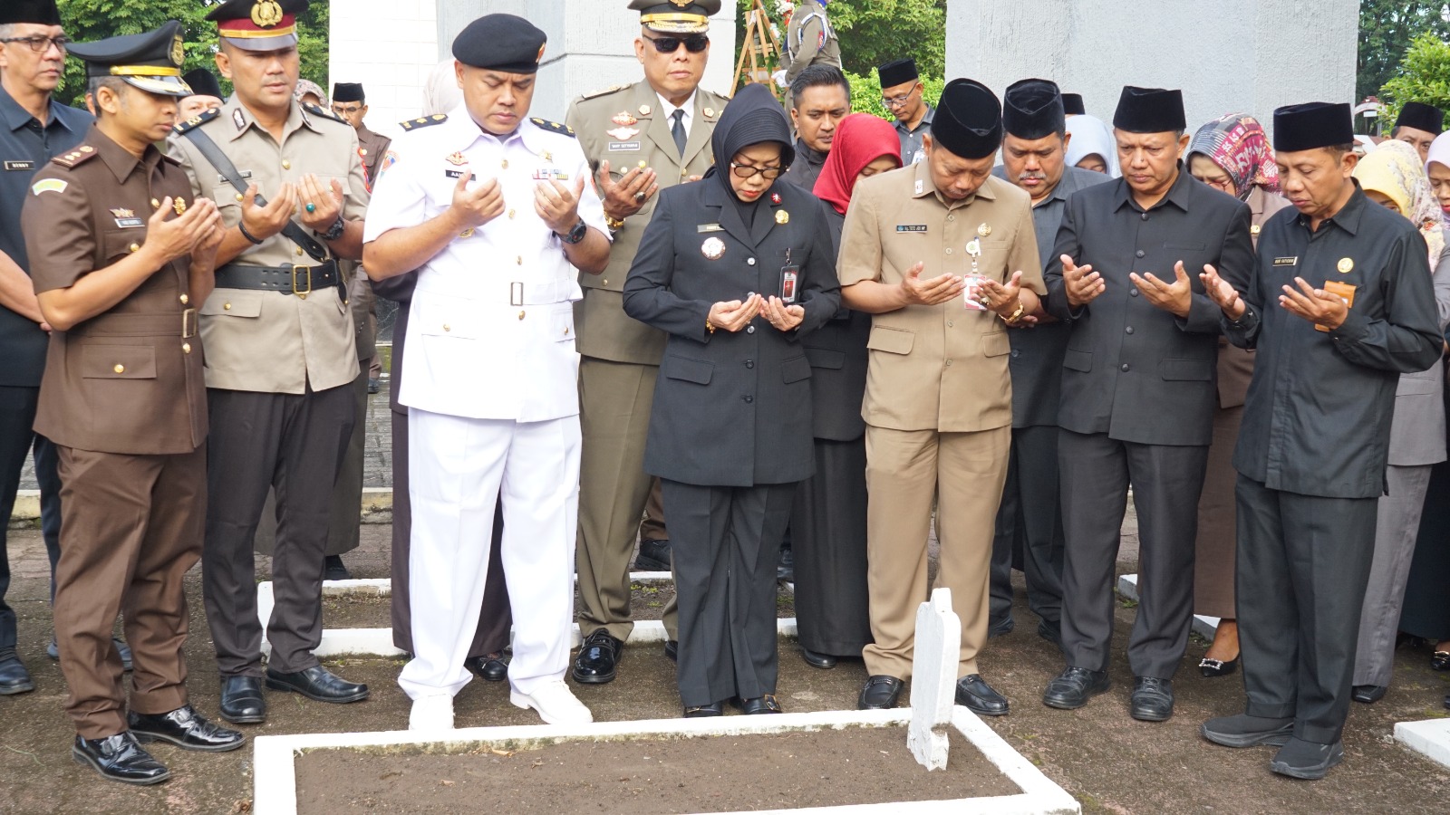 Wabup Sidoarjo Dan Forkopimda Ziarah Makam Mantan Bupati Dan Wakil Bupati Sidoarjo Dalam Rangka Harjasda Ke-167