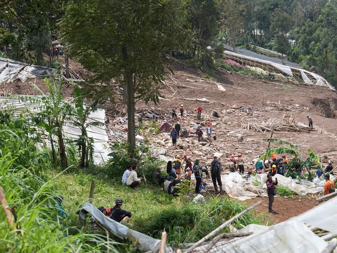Menteri Dody Tinjau Penanganan Longsor Di Cisarua Pastikan Dukungan Penuh Proses Evakuasi