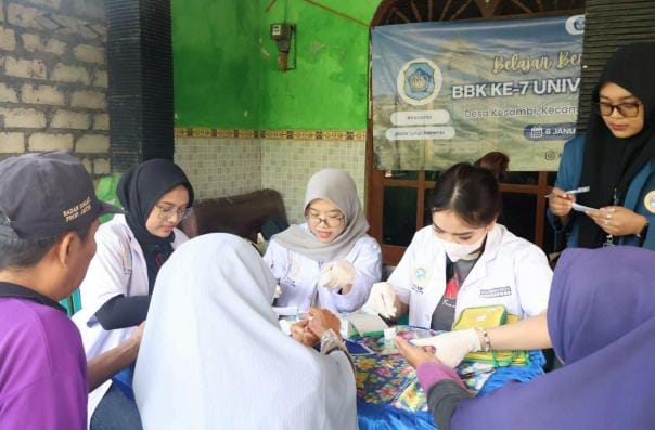 BBK 7 UNAIR Menggandeng CIMSA UNAIR Perluas Akses Posyandu Lansia Desa Kesambi