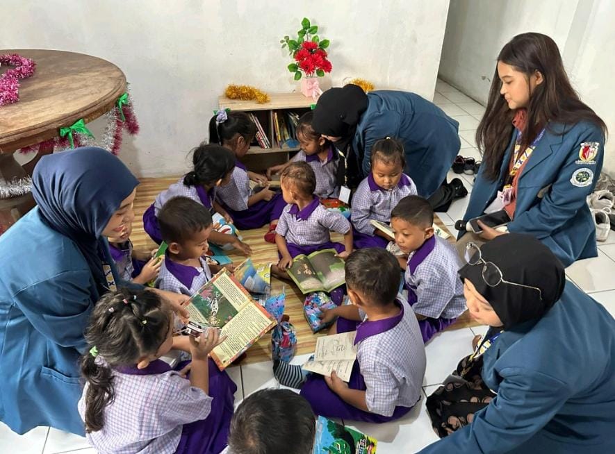 Wujudkan SDGs 4 (Quality Education): Mahasiswa BBK UNAIR Hadirkan Program Taman Baca PUSTAKA Di Desa Ngepeh