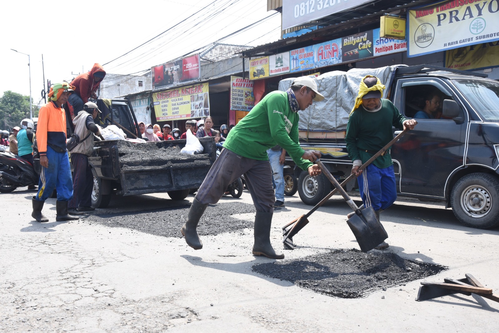 Targetkan Rampung Sebelum Lebaran Dinas PUBM Sidoarjo Percepat Perbaikan Infrastruktur Jalan