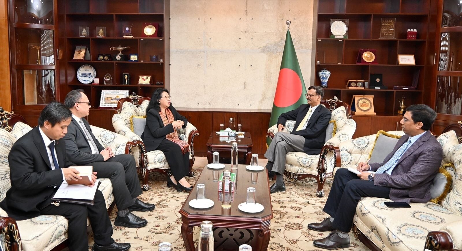 Dubes RI Dhaka dengan Menlu Banglades (Foreign Adviser) Lakukan Pertemuan Bahas Penguatan Hubungan Bilateral Indonesia–Banglades