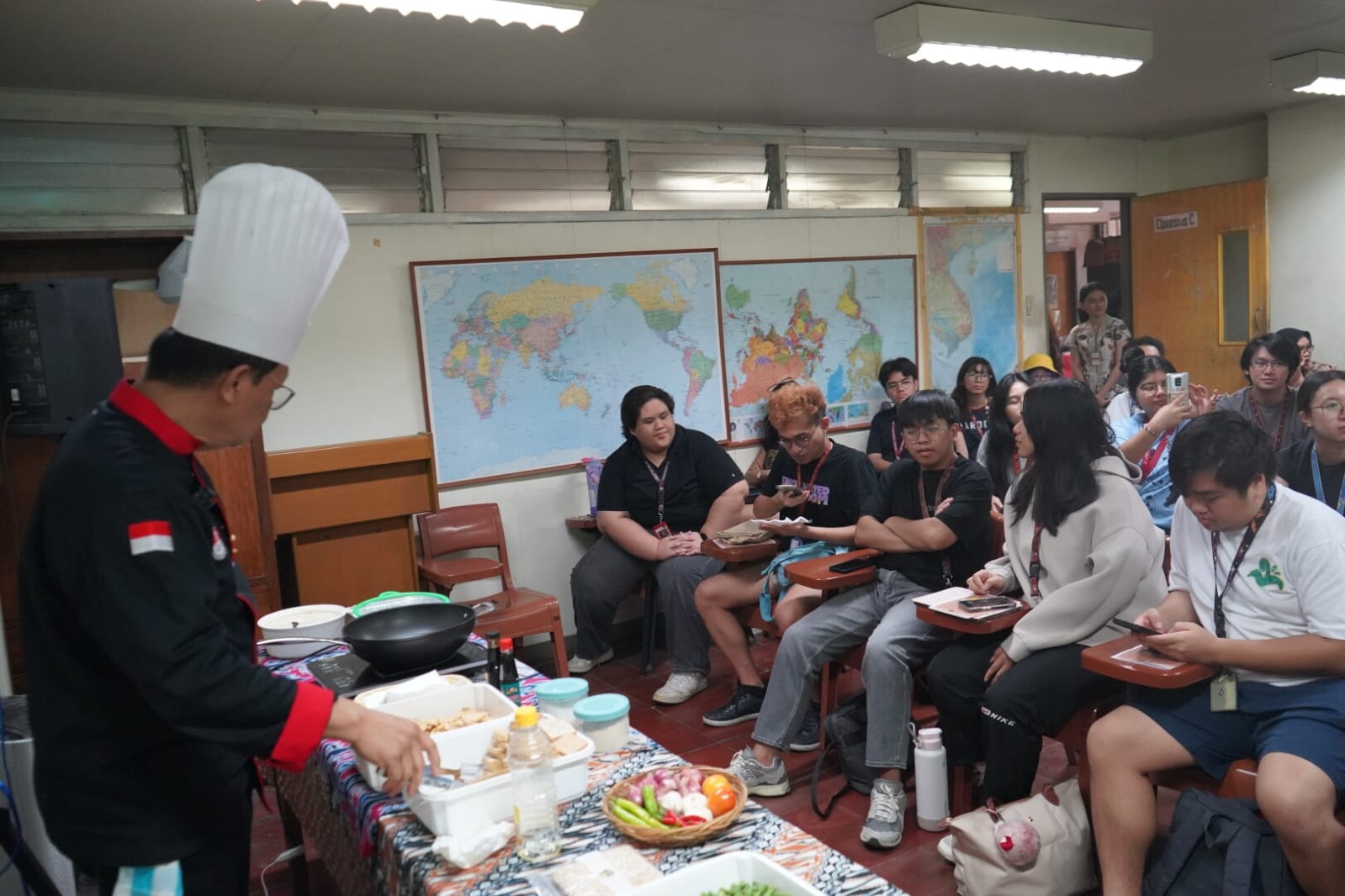 Lecture and Workshop on Tempe Dalam Rangka Program Indonesian Embassy Goes to School Di University of the Philippines Diliman