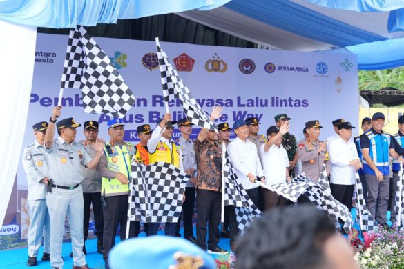 Kapolri Memimpin Langsung Flag Off One Way Nasional Arus Balik Di Gerbang Tol Kalikangkung Semarang