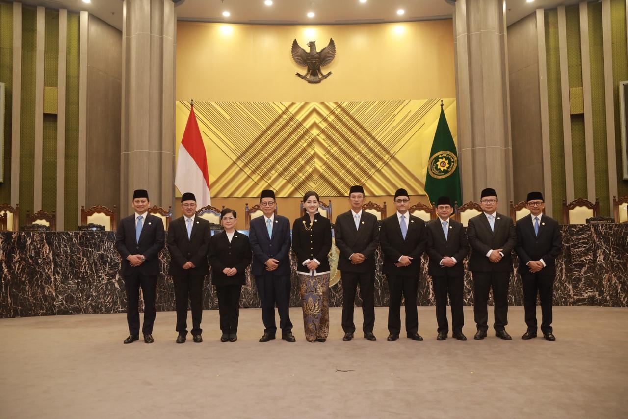 Lima Anggota Dewan Komisioner OJK Mengucapkan Sumpah Jabatan Di Gedung Mahkamah Agung