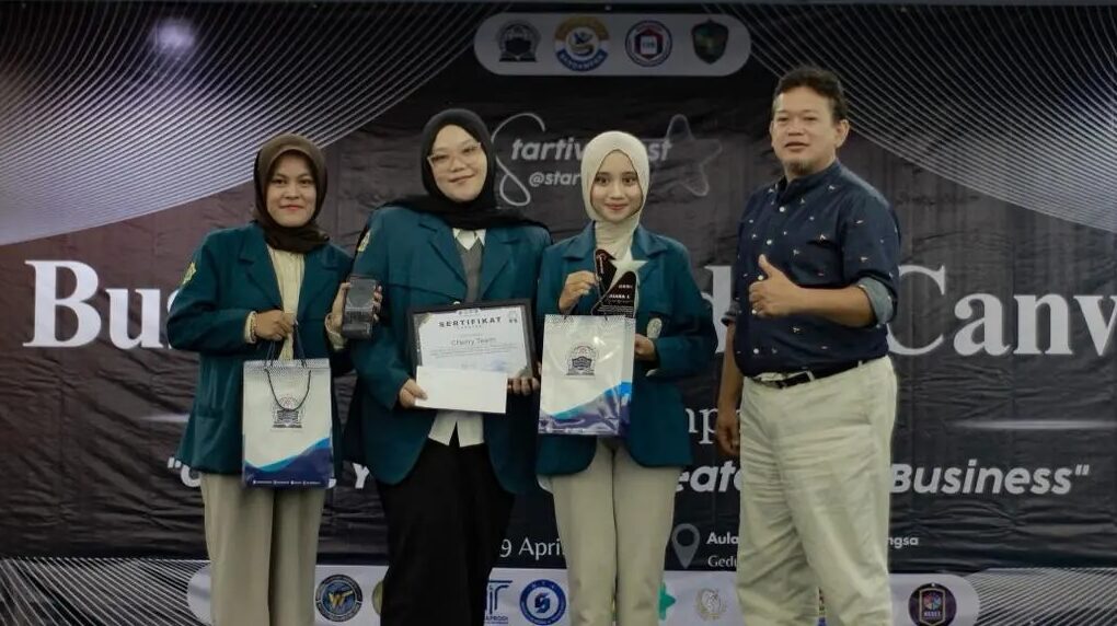 Karya Mahasiswa FEB UNAIR, Biofilter Farmtech: Karpet Kandang Anti Bau Raih Juara 1 Nasional Pada Business Plan Tingkat Nasional 