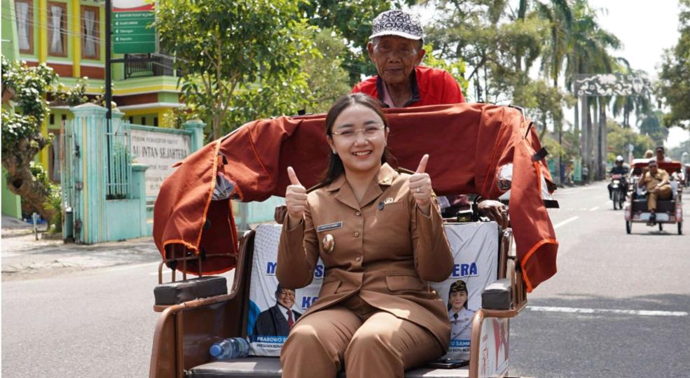 Mbak Elim Wawali Kota Blitar Ke Kantor Naik Becak Listrik, Jadi Solusi Hemat BBM Dan Ramah Lingkungan