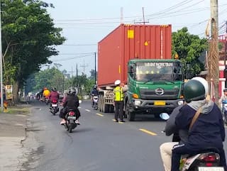 Pelayanan Pagi Polres Blitar: Polisi Di Jalan Raya, Warga Merasa Lancar, Teratur Dan Aman