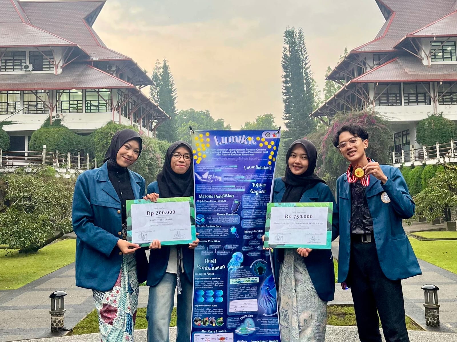Berkat Inovasi Biosensor LumiKit Tim UNAIR Raih Juara 3 Dan Best Presenter Di Biolexion ITB 