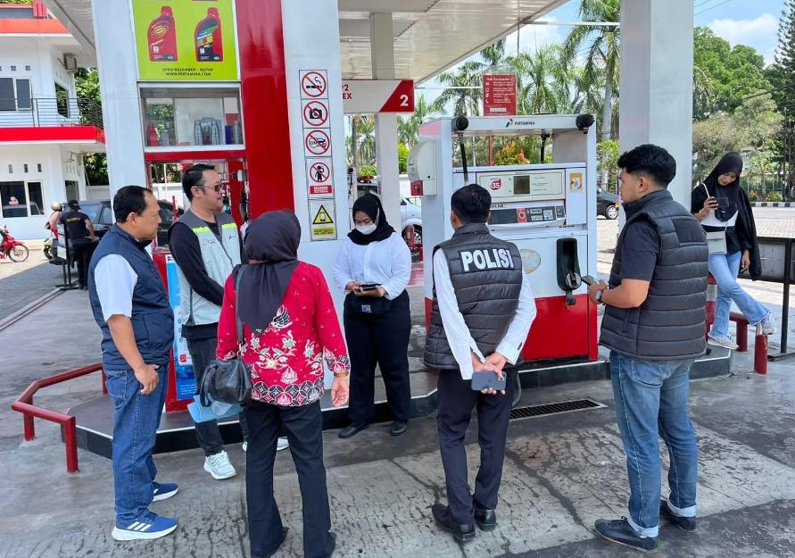 Pengecekan Polres Blitar Kota Pada Sejumlah Titik Pastikan Stok LPG Dan BBM Bersubsidi Aman Jelang Idul Adha