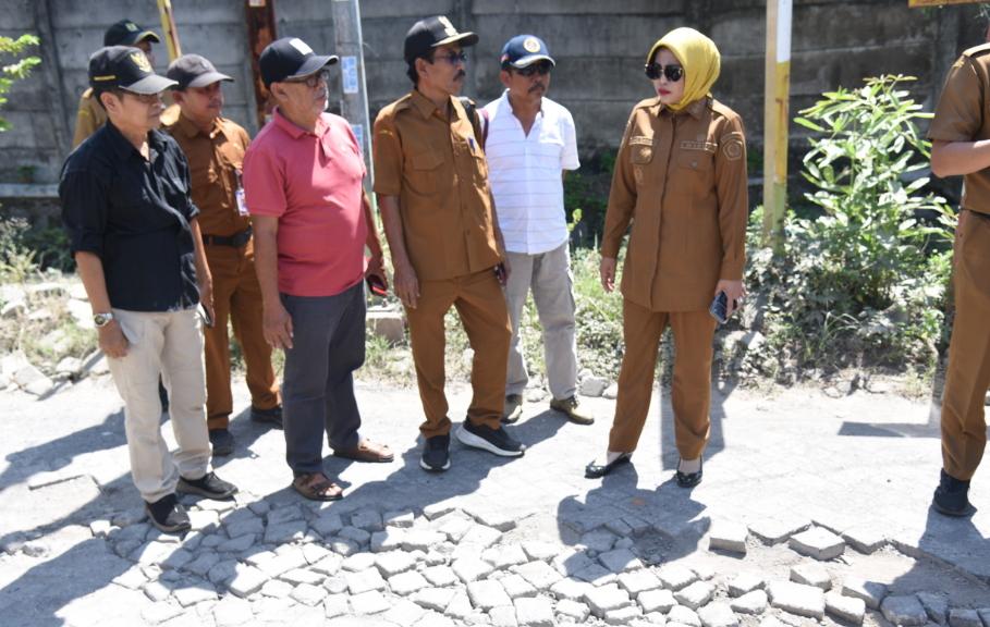 Dorong Perbaikan Segera Hj. Mimik Idayana Wabup Sidoarjo Lakukan Sidak Jalan Rusak Parah Di Desa Bohar