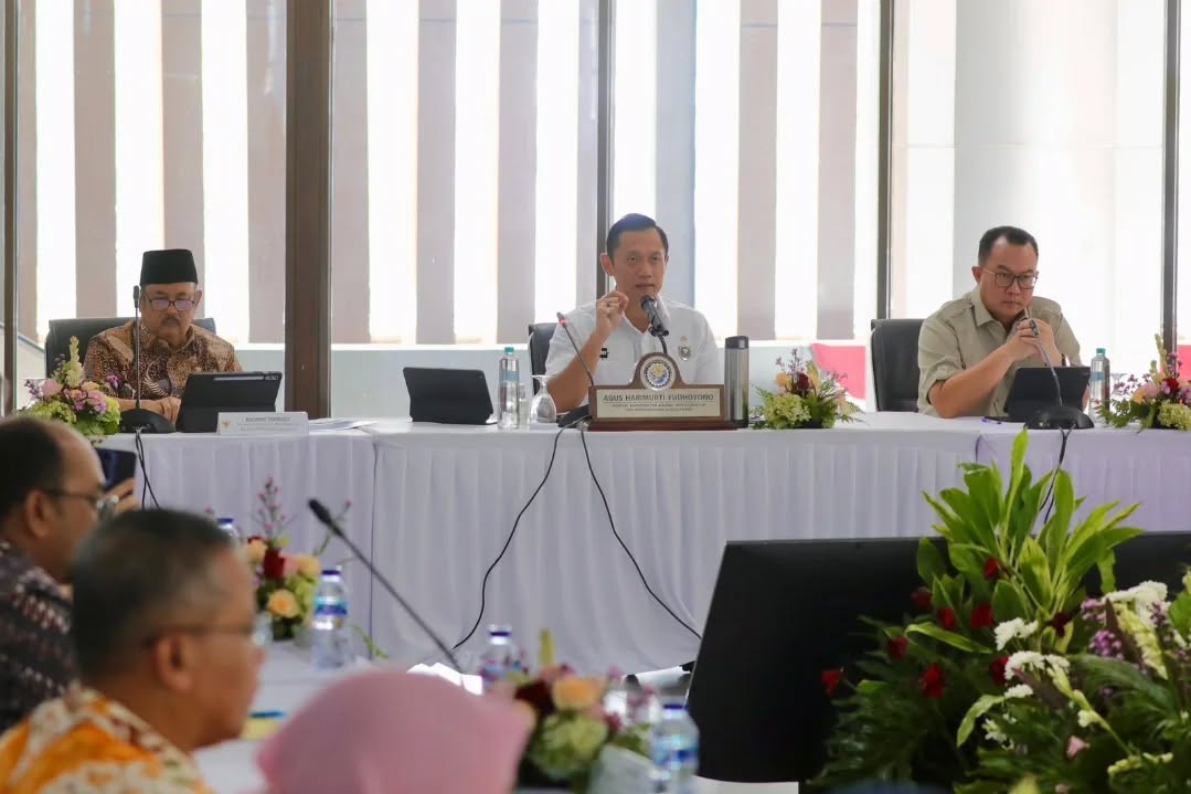 Kemenko Infra AHY Dorong Percepatan Pengembangan Kereta Api Trans Sumatra, Kalimantan, Dan Sulawesi 