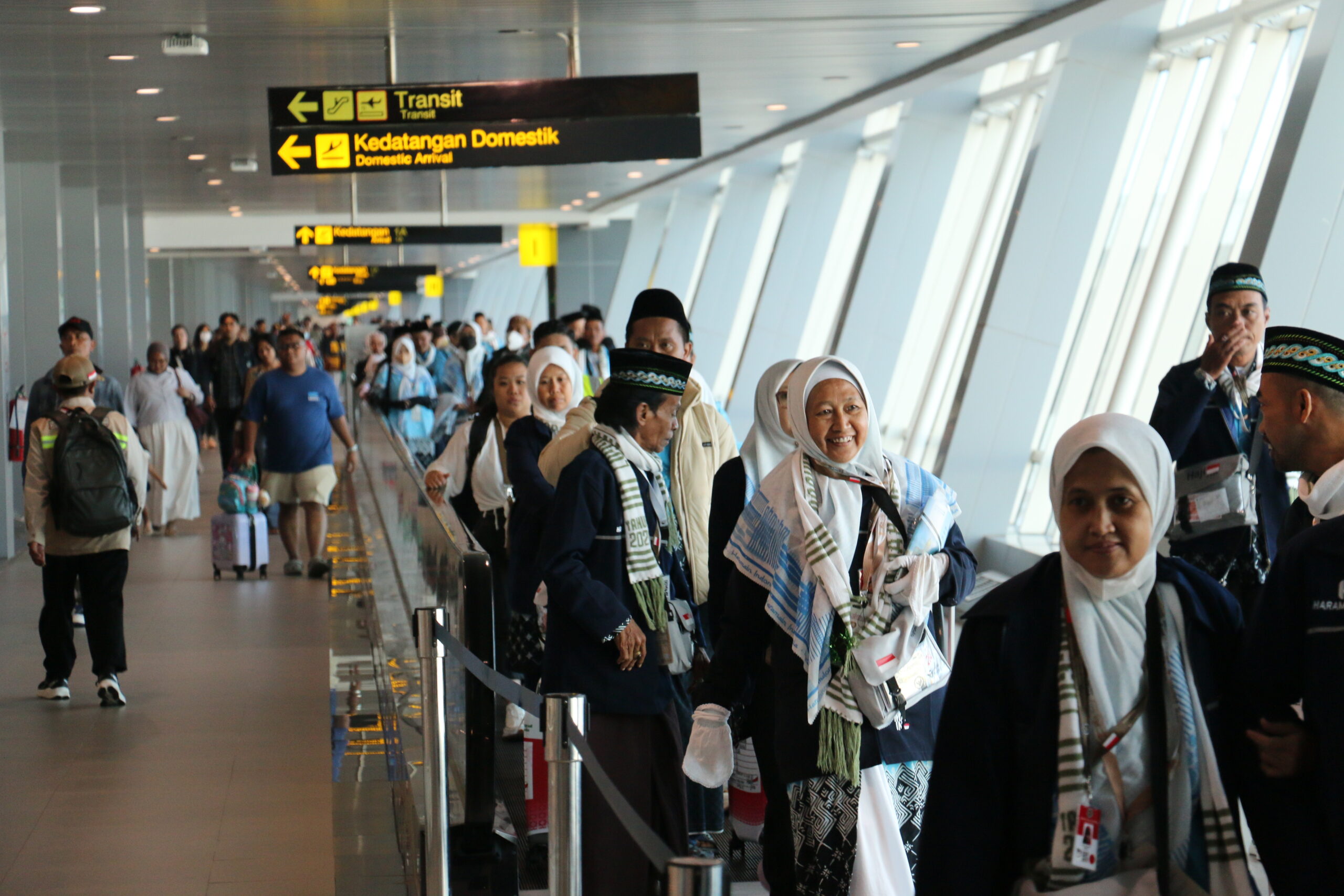 Kloter Pertama 380 Calon Jemaah Haji Embarkasi Surabaya, Terbang Dari Bandara Internasional Juanda