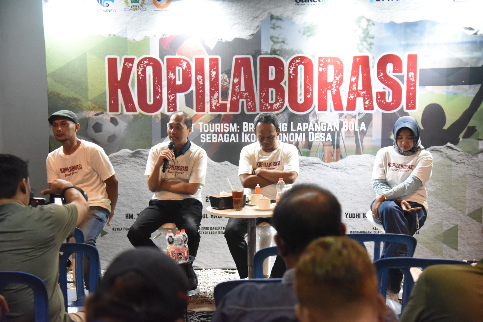Untuk Memajukan Perekonomian Desa, Dinas Kominfo Kuatkan Branding Lapangan Sepakbola Desa Di Sidoarjo