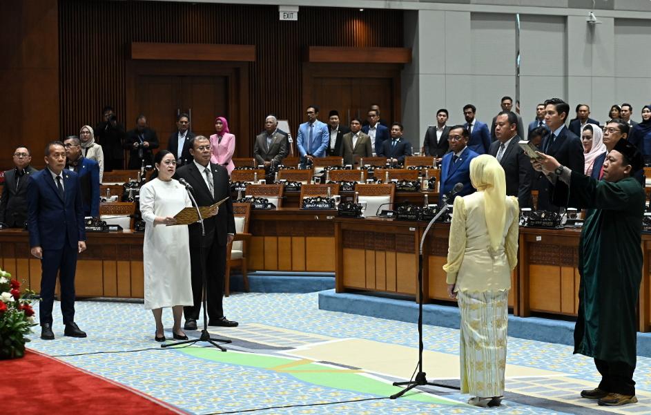 Resmi Dilantik Sebagai Anggota DPR RI, Adela Kanasya Adies Gantikan Adies Kadir