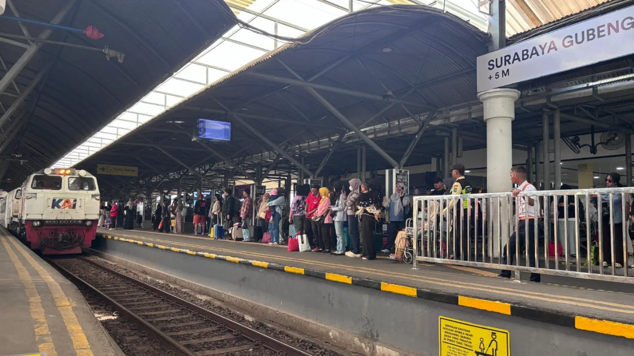 KAI Daop 8 Surabaya Imbau Penumpang Antisipasi Cuaca Ekstrem, Datang Lebih Awal Ke Stasiun