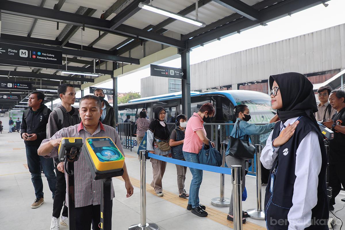 Tarif Khusus Rp1 Layanan Transportasi Publik Transjakarta Dalam Rangka Hari Ulang Tahun Ke-499 Kota Jakarta