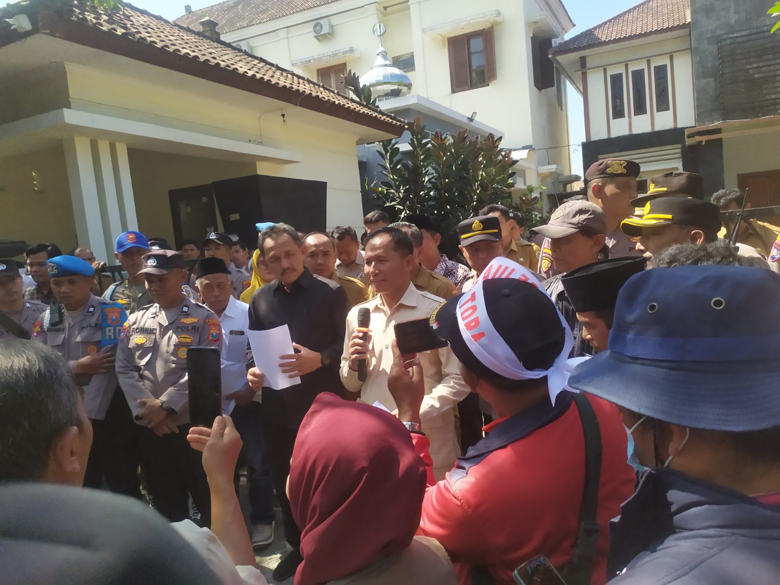 Massa GEMPAR Kepung DPRD Tulungagung, Desak Pemerintahan Bersih Dari Korupsi