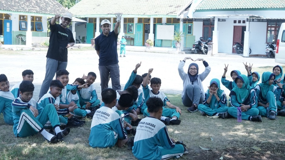 Pengabdian Masyarakat FEB UNAIR Dorong Pembiasaan Peduli Lingkungan Di SDN Marmoyo, Kab. Jombang