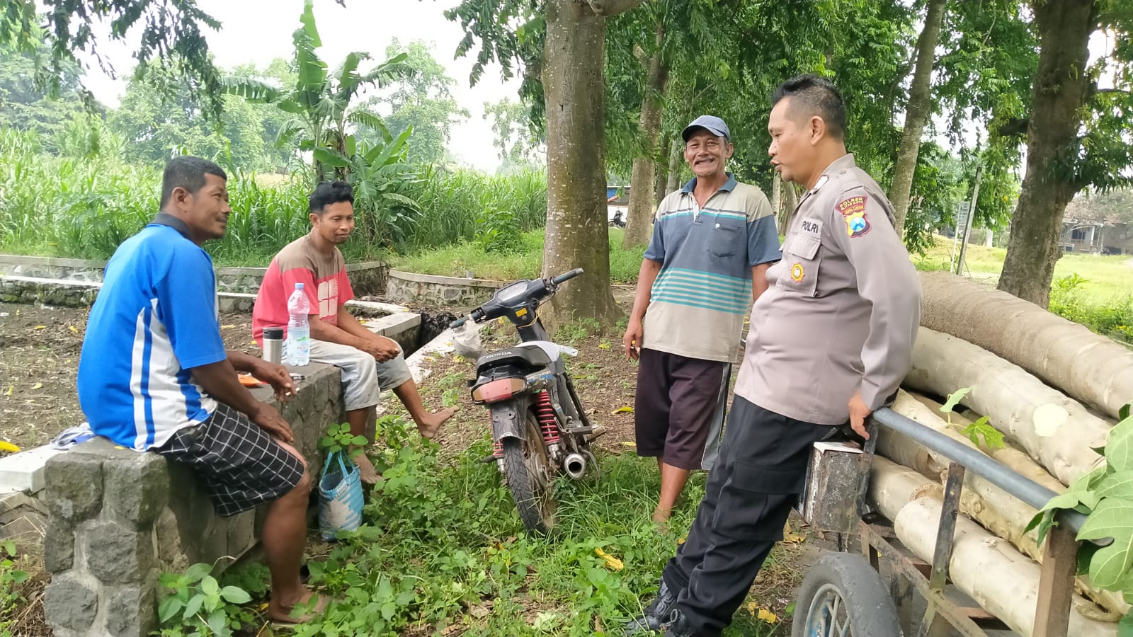 Bhabinkamtibmas Togogan Dampingi Petani, Dorong Peningkatan Produksi Untuk Ketahanan Pangan