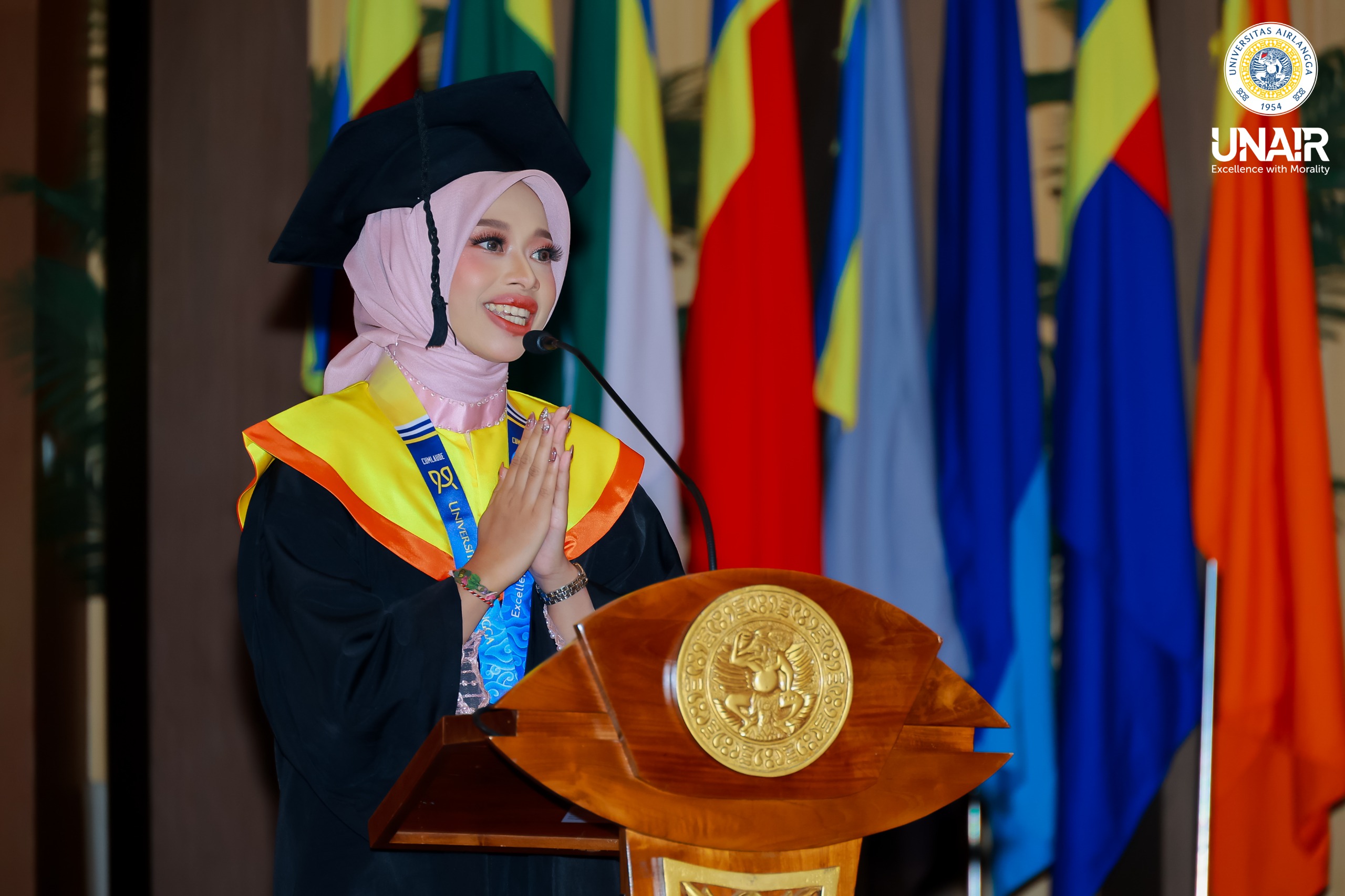 Devi Ridho Syavitri Kehilangan Kedua Orang Tua, Bangkit Jadi Wisudawan Terbaik UNAIR Hingga Raih Beasiswa Magister 