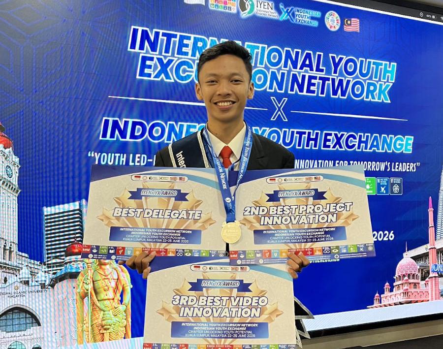 Delvin Mahasiswa FEB UNAIR Raih Best Delegate Pada Ajang Indonesian Youth Exchange 2026 Di Malaysia