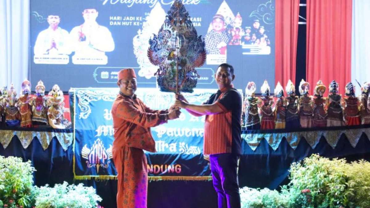 Pemkab Bekasi Ajak Warga Gotong Royong Di Tasyakuran Hari Jadi Ke-76, Wayang Golek Jadi Sarana Pelestarian Budaya
