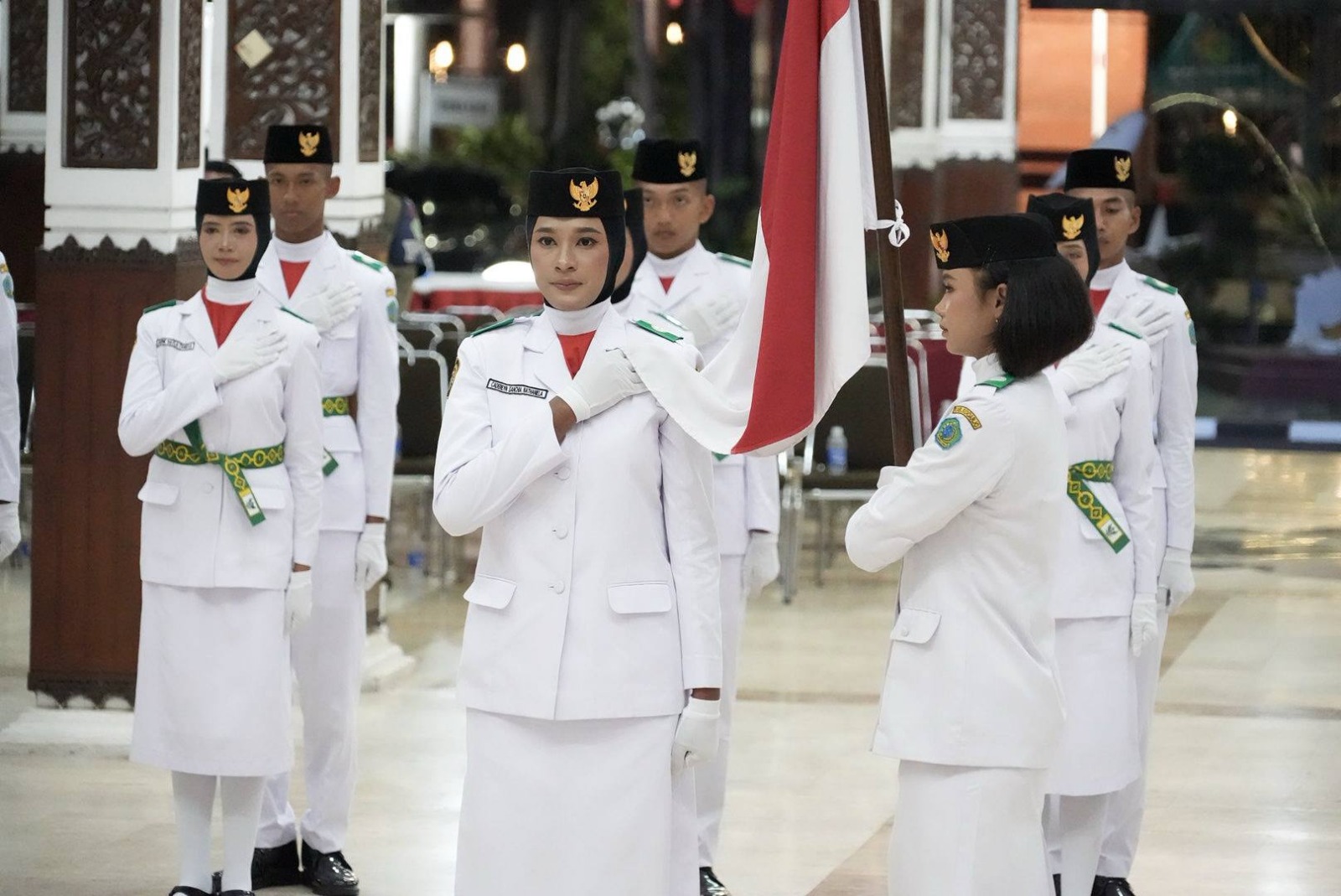 Bupati H. Subandi Kukuhkan 77 Anggota Paskibraka Sidoarjo, Siap Kibarkan Sang Saka Merah Putih Di HUT Ke-81 RI