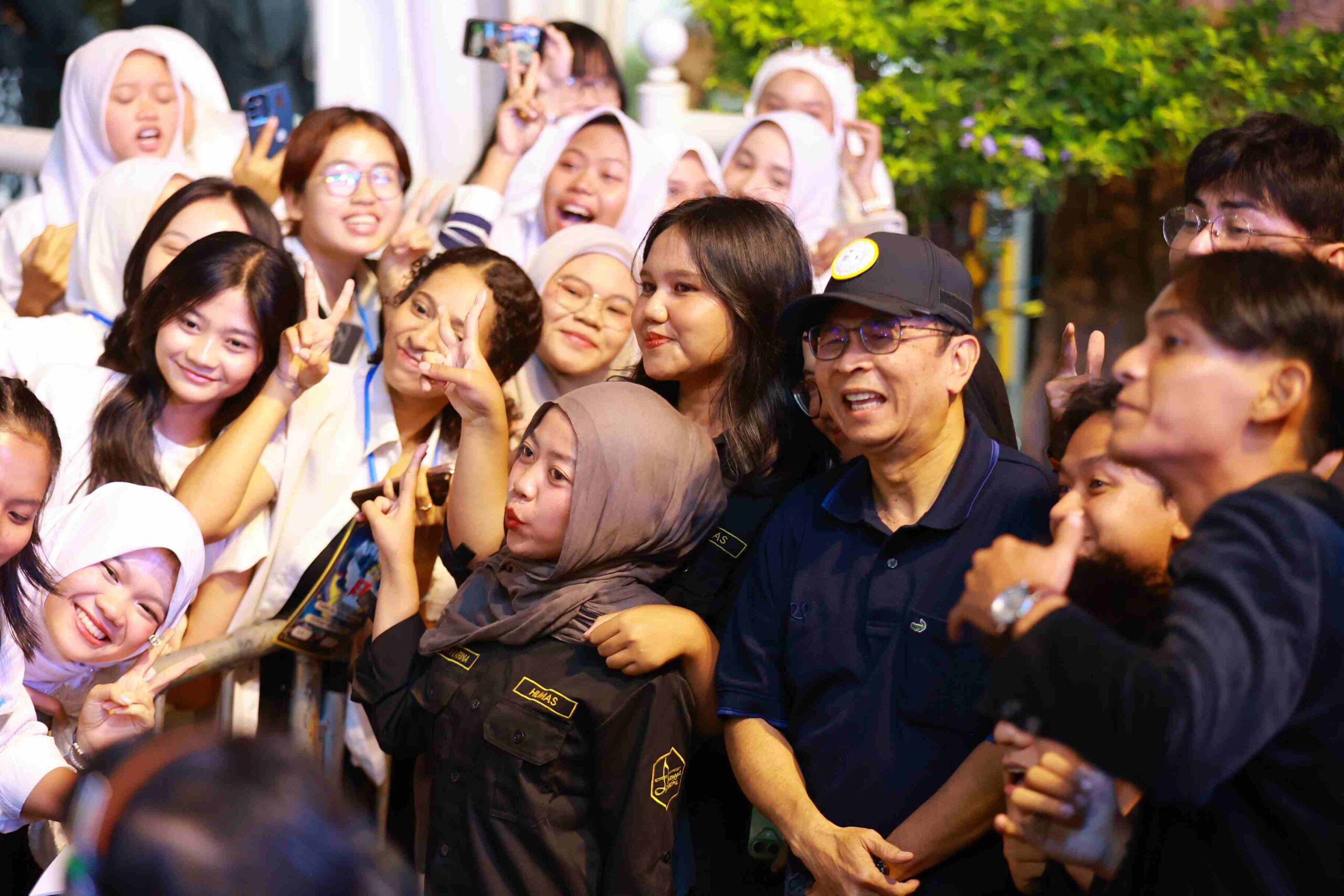 PKKMB Amerta 2026 Ditutup Meriah Di Boulevard MERR-C, Yura Yunita Tampil Hibur Ksatria Airlangga