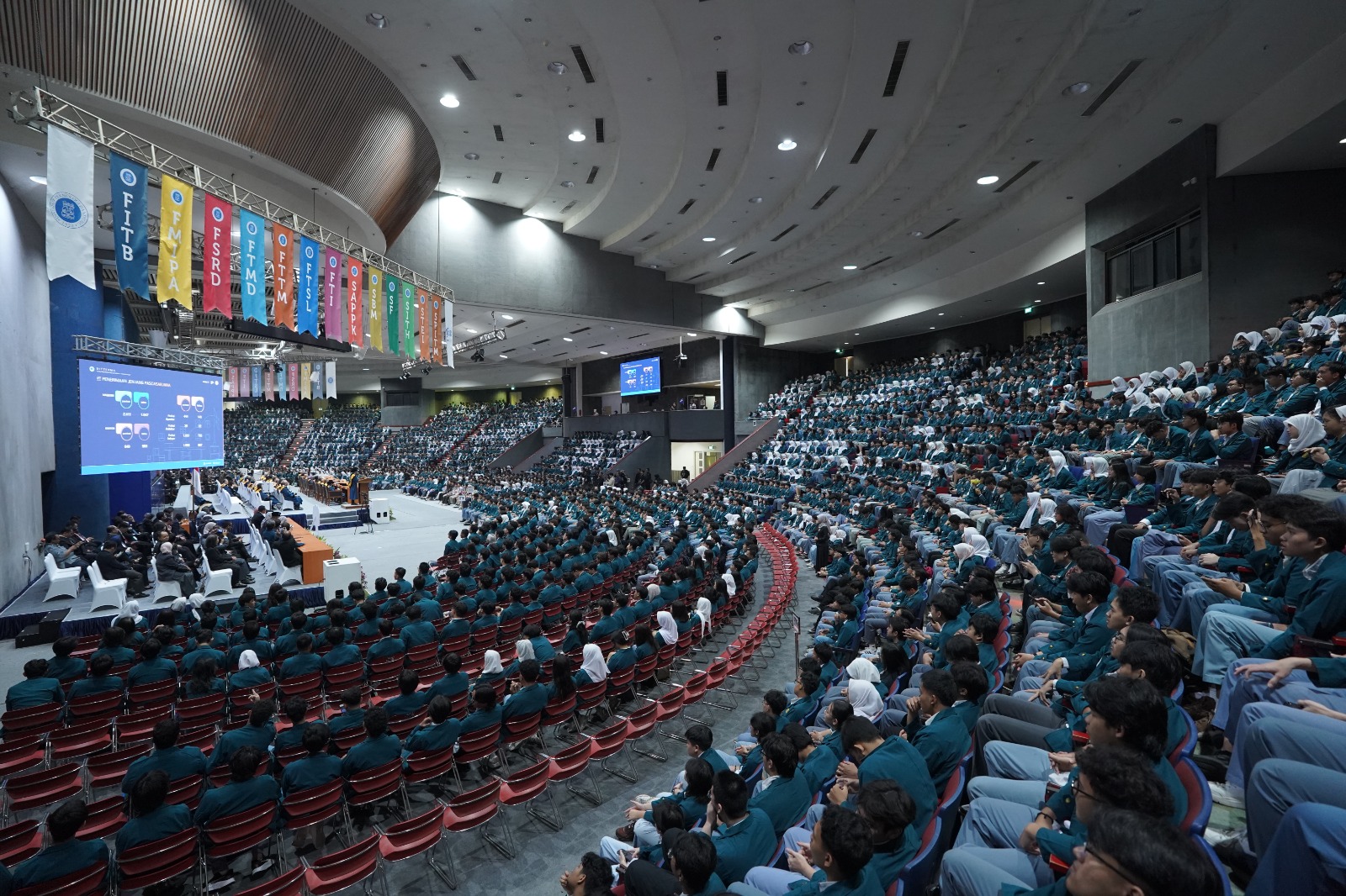 ITB Terima 8.945 Mahasiswa Baru, Rektor: “Diterima di ITB Bukan Garis Akhir, Ini Garis Awal”