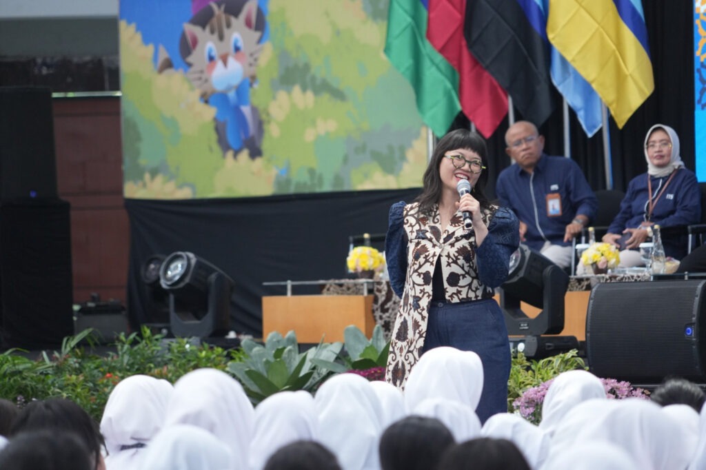Wamen Diktisaintek Ajak Mahasiswa Baru Institut Teknologi Sepuluh Nopember (ITS) Berpikir Kritis Hadapi Euforia AI