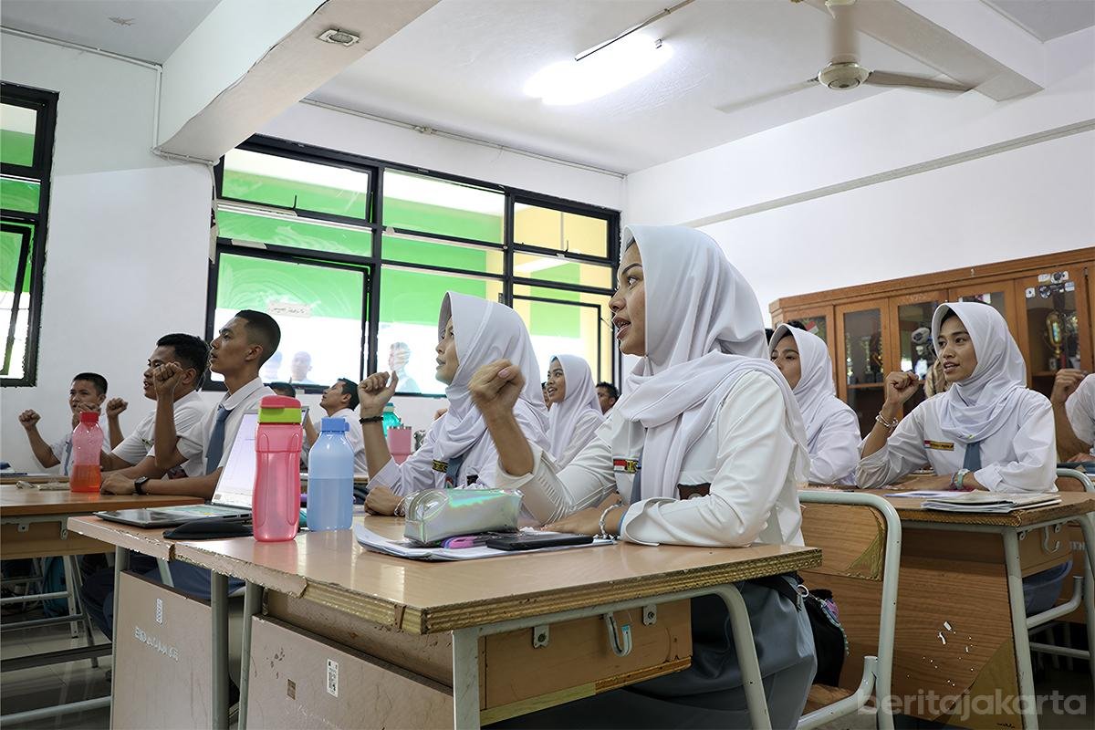 Gubernur Pramono Anung Akhiri PJJ, KBM Di Sekolah Jakarta Kembali Normal Mulai Rabu