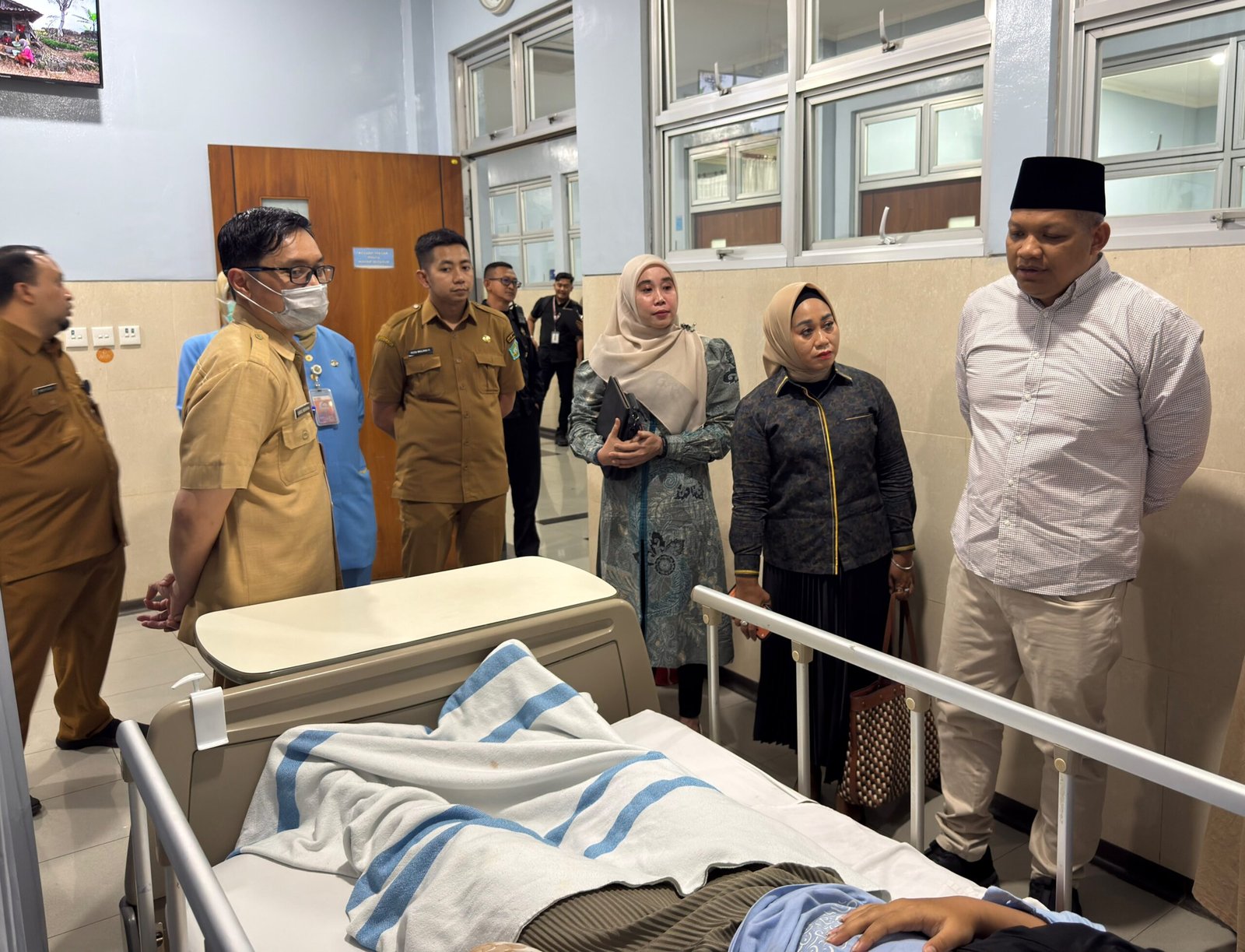 Penuh Kepedulian Wakil Ketua DPC PKB Sidoarjo Jenguk Korban Keracunan MBG Di RSUD R.T. Notopur