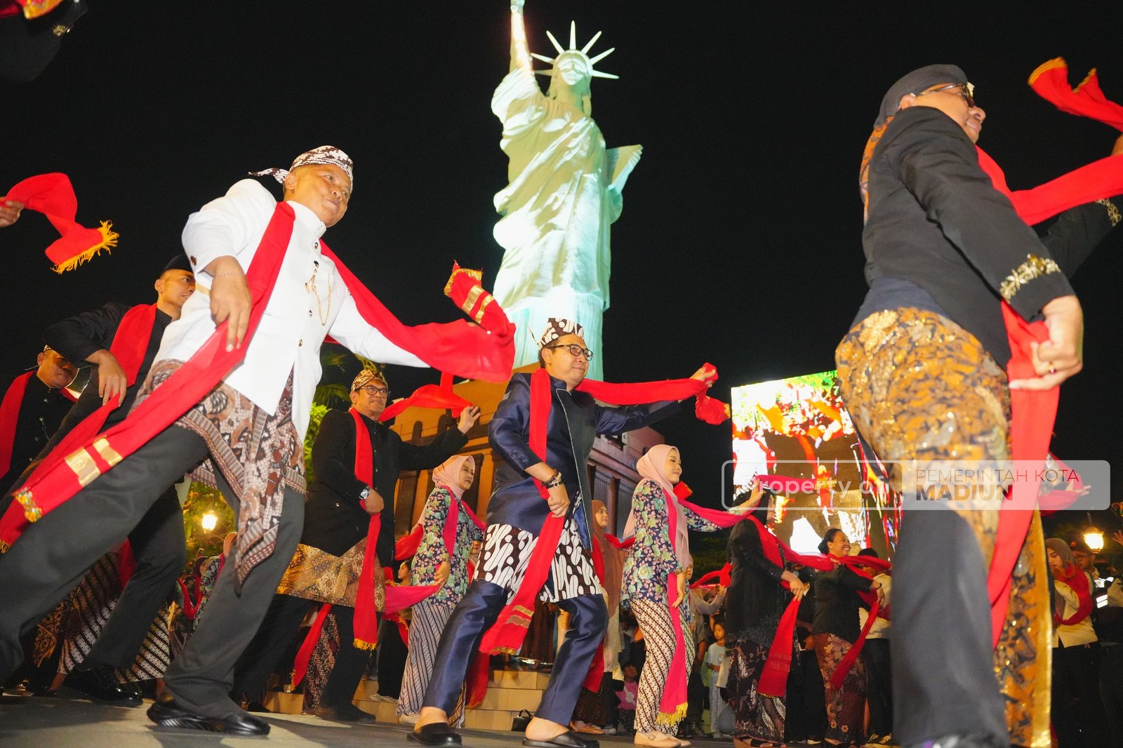 5.000 Peserta Dari Berbagai Kalangan Ramaikan Madiun Menari Di Jalan Pahlawan