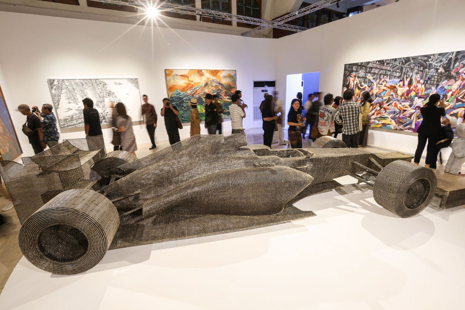 Tampilkan 300 Karya Dari 120 Seniman, Pameran ARTSUBS 2026 Resmi Dibuka Di Balai Pemuda Surabaya