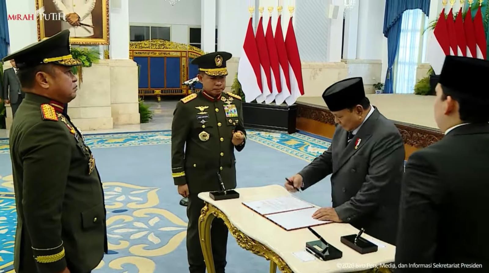 Presiden Prabowo Lantik Letjen TNI Kristomei Sianturi Sebagai Kepala Badan Nasional Penanggulangan Bencana (BNPB)