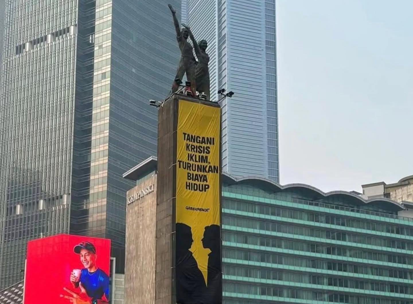 Greenpeace Gelar Aksi Di Bundaran HI Desak Pemerintah Tangani Krisis Iklim