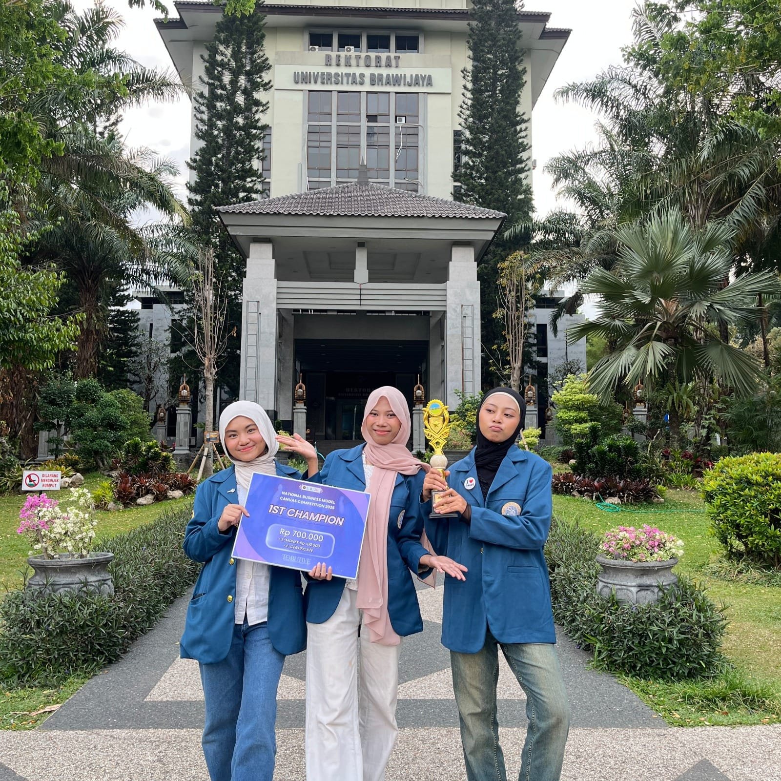 Mahasiswa FEB UNAIR Raih Juara Pertama Business Model Canvas Di TOBUTIVE 2026 Ciptakan Platform Pariwisata Ramah Disabilitas