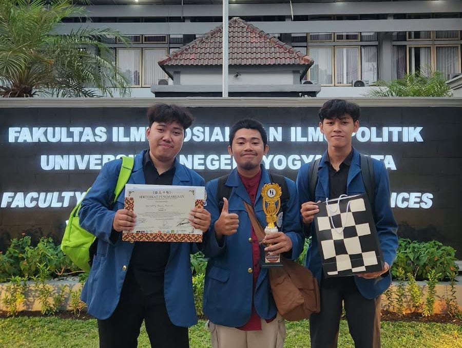 Mahasiswa Ilmu Sejarah UNAIR Raih Juara 3 LKTI Historical Festival 2026 UNY, Teliti Perlawanan Kuli Tionghoa Hindia-Belanda